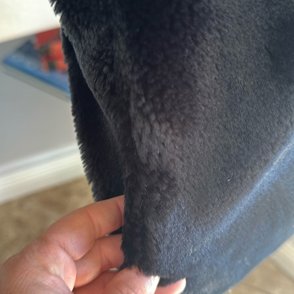 Preloved Faux Fur Black Soft Ladies Vest Open Front w Pockets - Picture 3 of 6